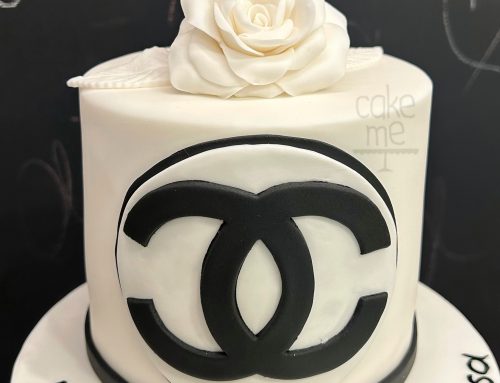 Chanel με λευκό τριαντάφυλλο